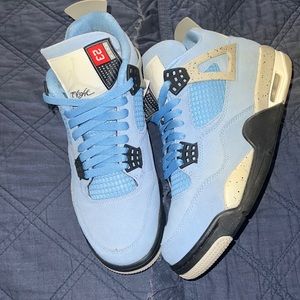 Air Jordan 4 Retro ‘University Blue’ size 9